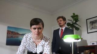 Стеснительная секретарша мастурбирует на своего босса