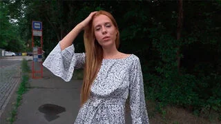 Стройная и молодая девушка готова переспать с первым встречным