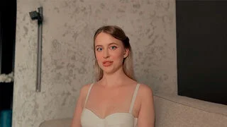 Страстная схема: отсос, поза раком и жёсткий трах на диване