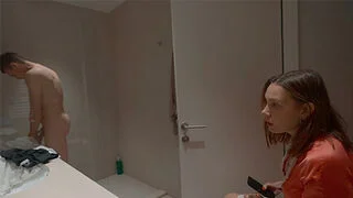 Мачеха с упругими сиськами увидела огромный член пасынка и не могла ночью не прийти к нему сосать